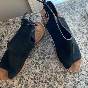 Tom’s Great Black Suede Open Toe Shoe